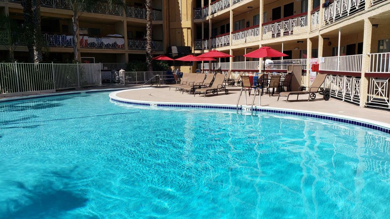 Ramada By Wyndham Burbank Airport Hotel Exterior foto